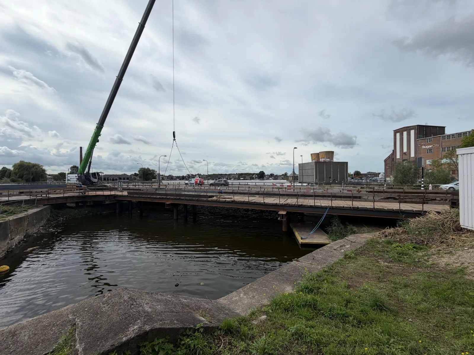 Bouwkuip bij het voormalige sluizencomplex Halfweg